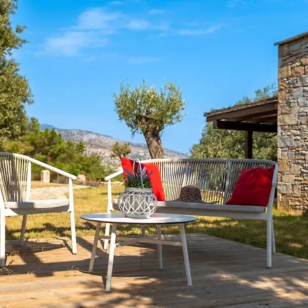 Borgo Thassos Apartman Asztrída